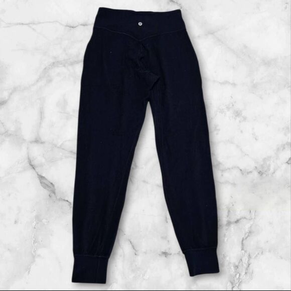 Lululemon Size 6 Dark Navy Blue Align Joggers - Picture 2 of 4